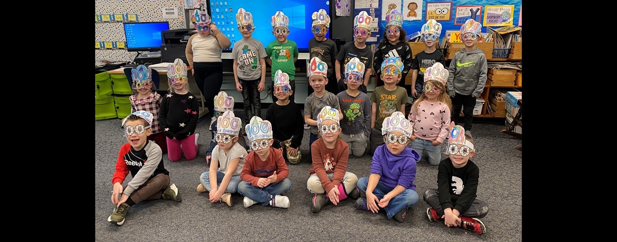 Elementary School students posed with 100 day hats on
